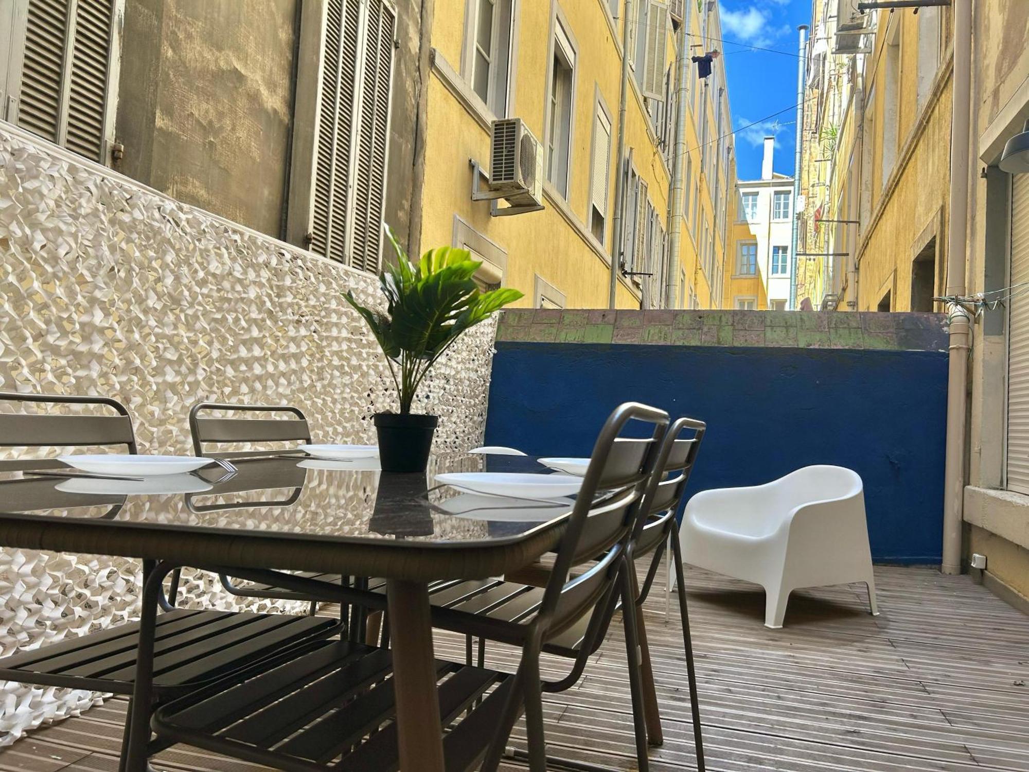 Chez Marie Et Romain- Appartement De Charme Au Coeur De La Joliette Proche Panier Centre Ville Marseille Exterior photo
